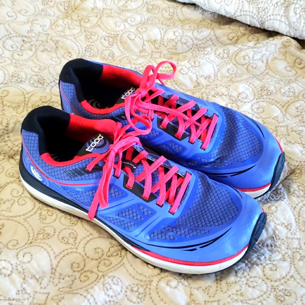Athletic shoes